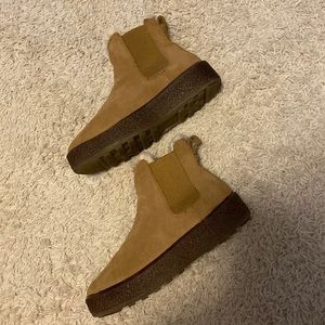 Madewell Toasty Chelsea Boot, size 8